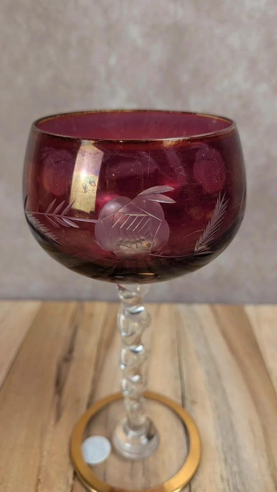 Verre ancien rose fuchsia gravé – pied torsadé – photo 4